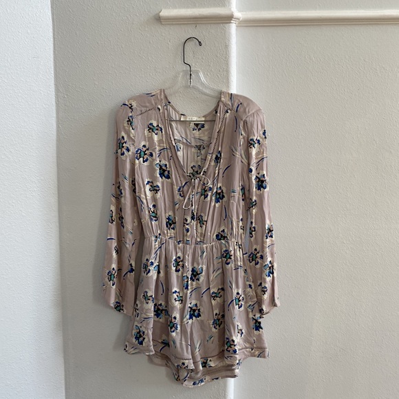 ASTR Women’s‎ Boho V Neck Floral Romper Size  M - Picture 1 of 7